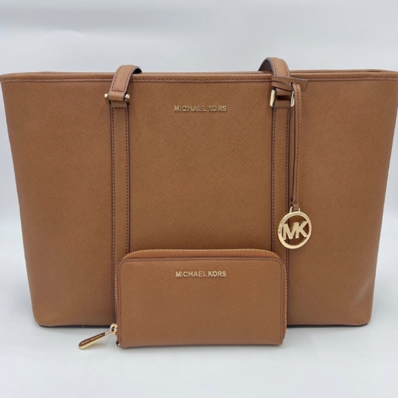 Michael Kors Jet Set Large Saffiano Leather Tote with Matching Large Wallet - Picture 1 of 2